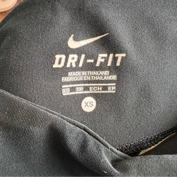 Nike Dri-Fit Black Yoga Pants - Picture 4 of 5